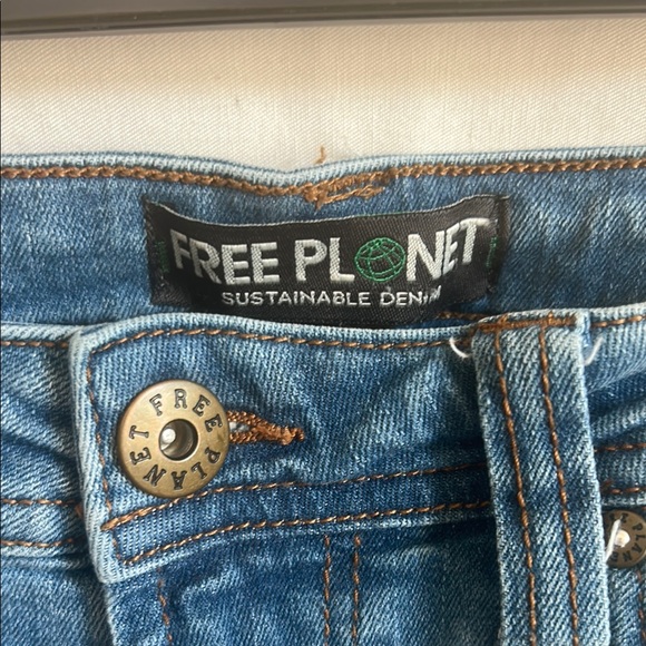 Free Planet Distressed Stretch Jeans — 31x30 Medium Wash - Picture 5 of 10